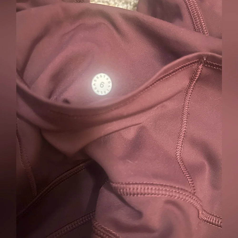 Lululemon Maroon Dot‑Detail Crop Leggings – Size 6 – Excellent Condition